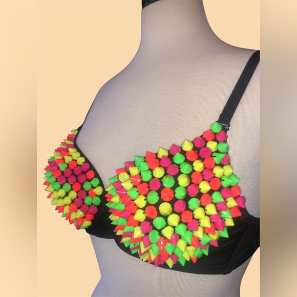 3 cute bras, 38B-C, sold as set. - Picture 9 of 15